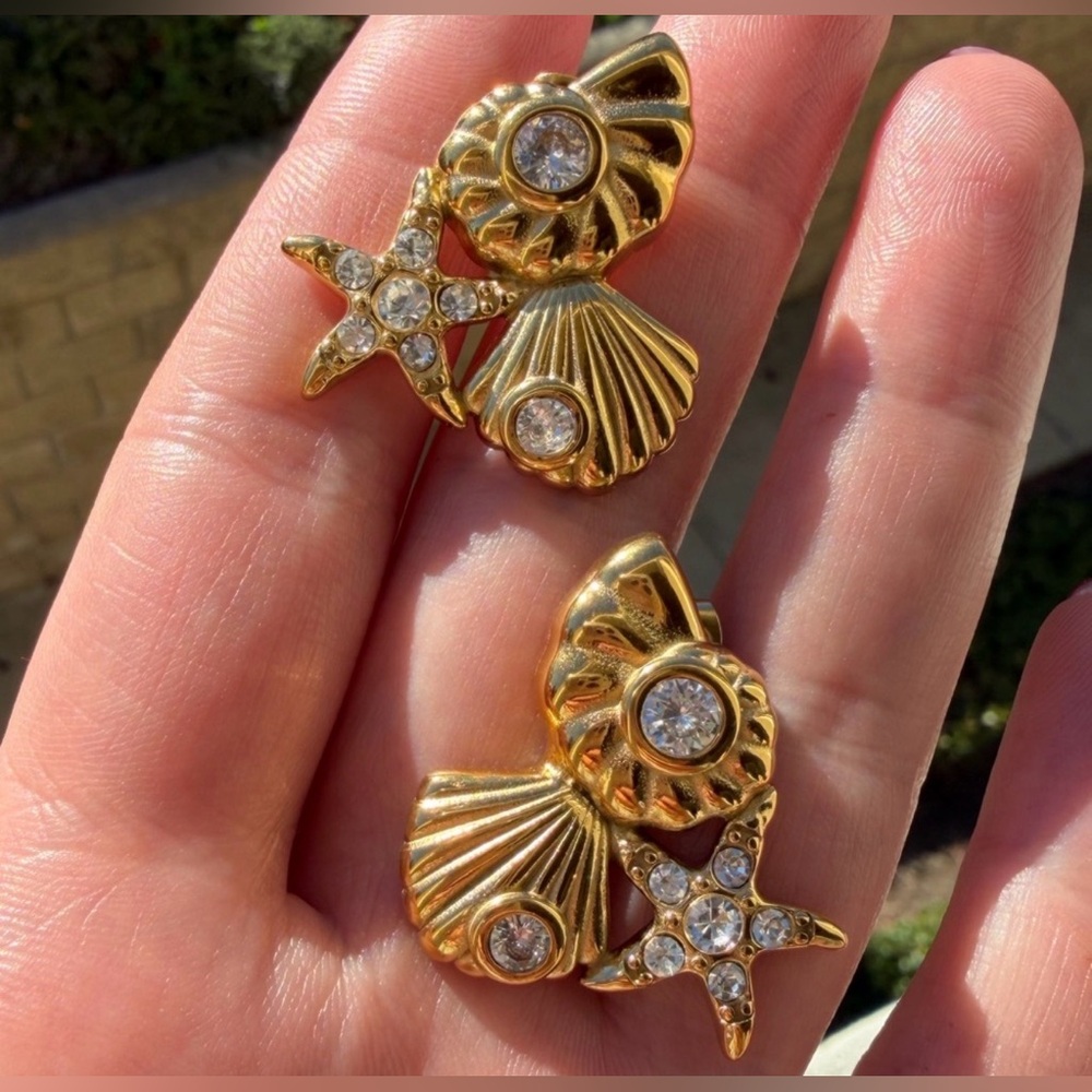 Gold Starfish and Shell Earrings - Picture 2 of 5